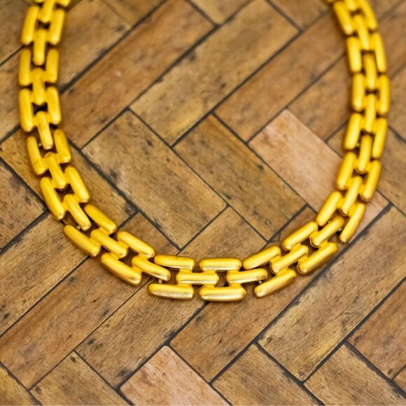 16 inch, Vintage Geometric Maze Links Unique Gold Tone Choker Necklace - H36 - Picture 2 of 3